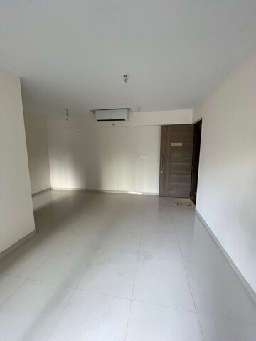 Room in 2 BHK Apartment at Lodha Casa Maxima, Mira Road East – for Sale