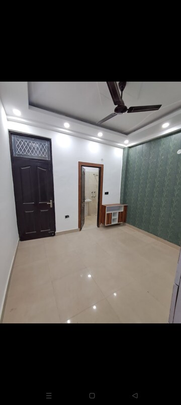 Room in 2 BHK Builder Floor at RWA Gyan Khand 3, Indrapuram – for Sale