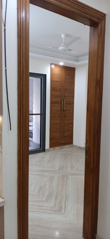 Room in 3 BHK Builder Floor at Vasant Enclave – for Sale