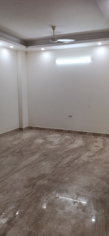 Room in 3 BHK Builder Floor at Vasant Enclave – for Sale