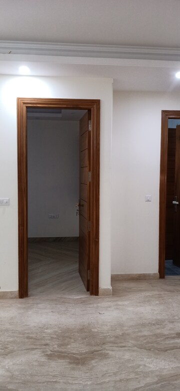 Room in 3 BHK Builder Floor at Vasant Enclave – for Sale
