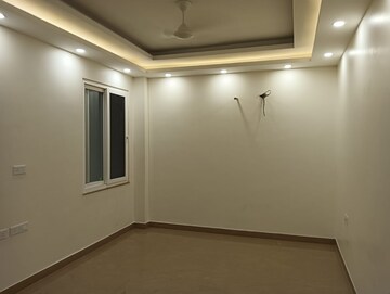 Room in 5 BHK Builder Floor at Sector 21c – for Sale