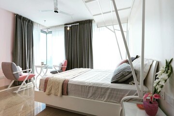 Bedroom in 6 BHK Apartment at Oberoi Realty Esquire, Goregaon East – for Sale