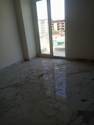 Room in 3 BHK Builder Floor at Sector 73 – for Sale