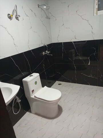 Master Bedroom in 3 BHK Builder Floor at Sector 73 – for Sale