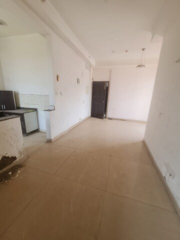 Room in 3 BHK Apartment at Amrapali Platinum, Sector 119 – for Sale