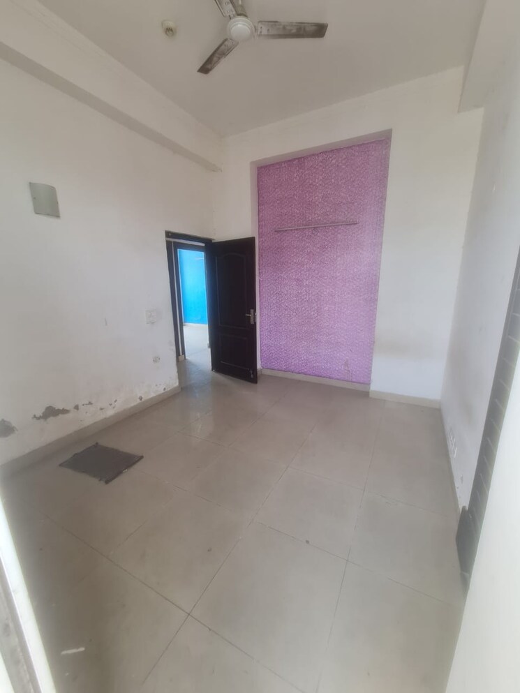 Room, amrapali-platinum 3 Bedroom 1625 Sq.Ft. Apartment In Sector 119 Noida 7182831