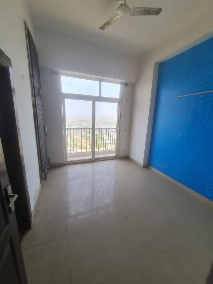 Room, amrapali-platinum 3 Bedroom 1625 Sq.Ft. Apartment In Sector 119 Noida 7182831
