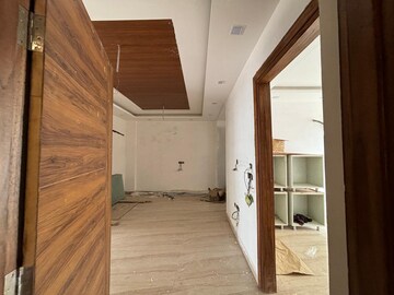Room in 3 BHK Builder Floor at Faridabad Central – for Sale