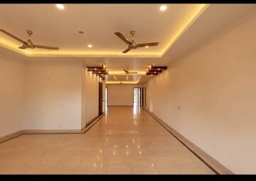 Room in 4 BHK Apartment at Suncity Platinum Towers, Sector 28 – for Sale