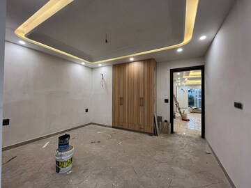 Room in 3.5 BHK Builder Floor at Sector 57 – for Sale