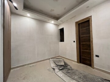 Room in 3.5 BHK Builder Floor at Sector 57 – for Sale