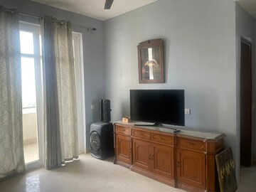 Room in 4 BHK Apartment at SS The Leaf, Sector 85 – for Sale