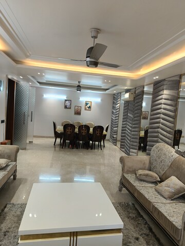 Master Bedroom in 4 BHK Builder Floor at Unitech South City II, Sector 50 – for Sale