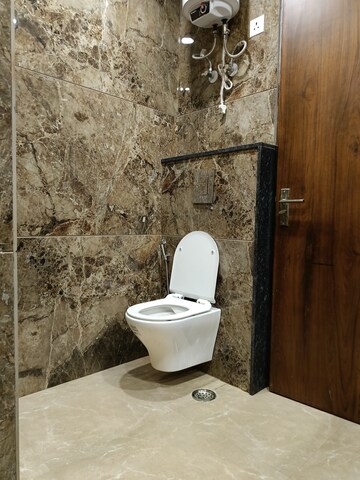 Bathroom in 3 BHK Builder Floor at Ansal Florence Super, Sector 57 – for Sale
