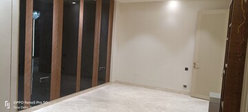 Room in 4 BHK Builder Floor at Janakpuri – for Sale