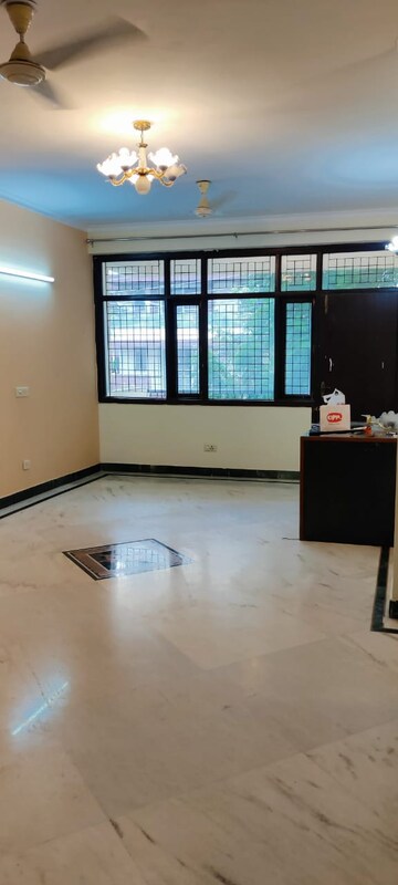 Room in 3 BHK Builder Floor at Uppal Southend, Sector 49 – for Sale