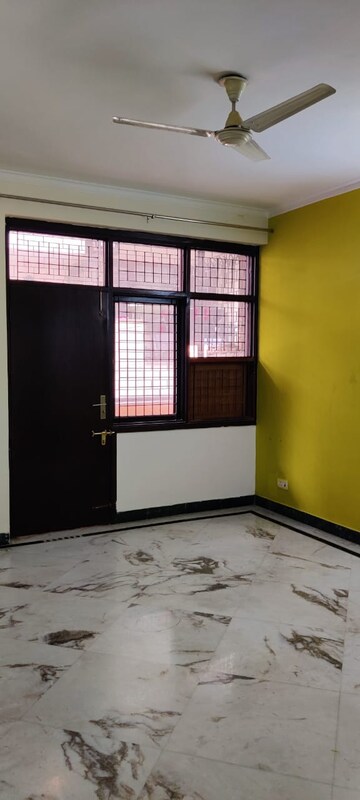 Room in 3 BHK Builder Floor at Uppal Southend, Sector 49 – for Sale