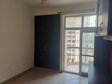Room in 2 BHK Apartment at Amrapali Silicon City, Sector 76 – for Sale