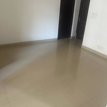 Room in 3 BHK Apartment at Amrapali Princely Estate, Sector 76 – for Sale