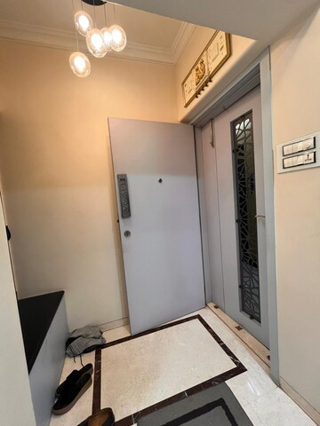Room in 2 BHK Apartment at Andheri West – for Sale