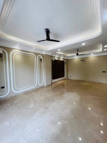Room in 3 BHK Builder Floor at BPTP Green Oaks, Sector 70a – for Sale
