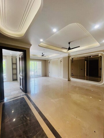 Room in 3 BHK Builder Floor at BPTP Green Oaks, Sector 70a – for Sale