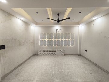 Room in 4 BHK Builder Floor at Green Fields Colony – for Sale