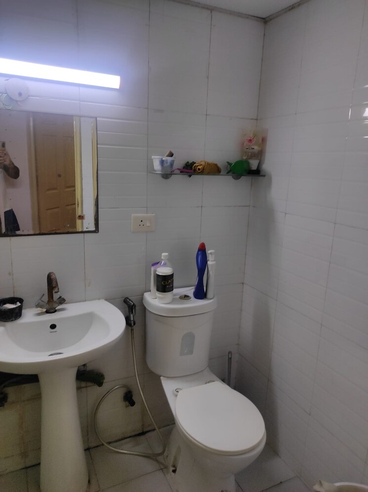 Bathroom, fatima-manzil-madanpura 3 Bedroom 5550 Sq.Ft. Apartment In Madanpura Mumbai 7189172