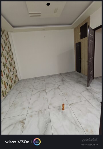 Room in 3 BHK Independent House at Jankipuram Extension – for Sale