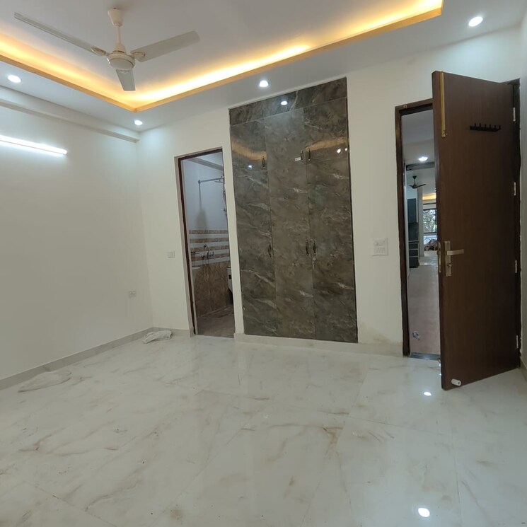 Room, chander nagar 5 Bedroom 125 Sq.Yd. Apartment In Chander Nagar Delhi 7189413