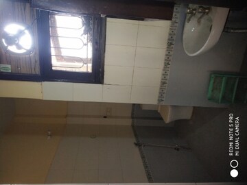 Bathroom in 2.5 BHK Builder Floor at SS Mayfield Gardens, Sector 51 – for Sale