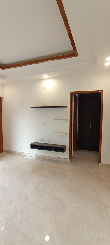 Furnished Amenities in 3 BHK Builder Floor at Sector 85 – for Sale