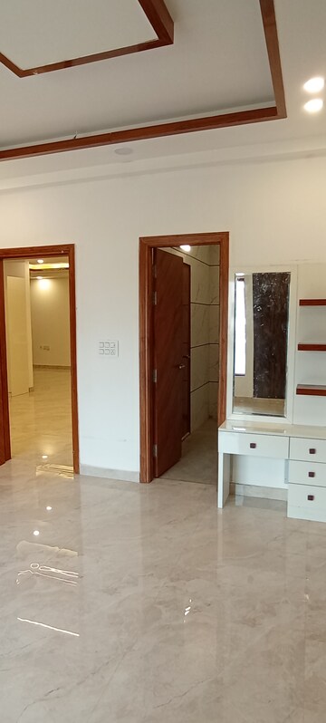 Furnished Amenities in 3 BHK Builder Floor at Sector 85 – for Sale