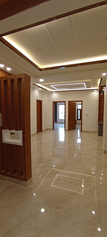 Furnished Amenities in 3 BHK Builder Floor at Sector 85 – for Sale