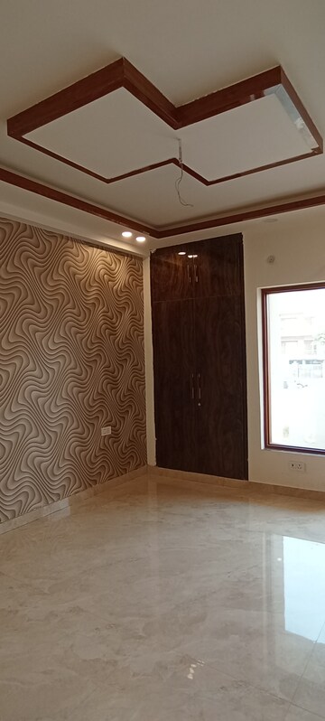 Bedroom in 3 BHK Builder Floor at Sector 85 – for Sale