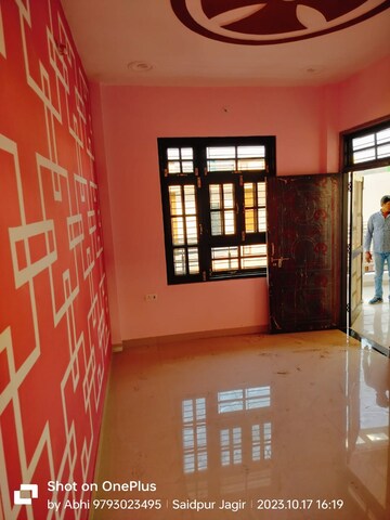 Room in 3 BHK Independent House at Jankipuram Extension – for Sale