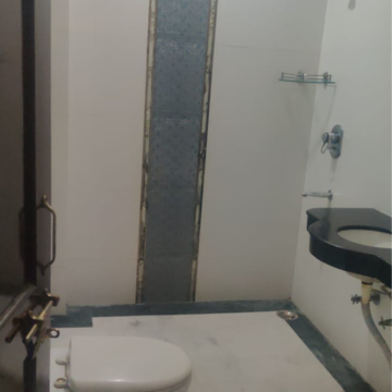 Bathroom in 6+ BHK Independent House at DLF Independent Floors, Dlf Cyber City – for Sale