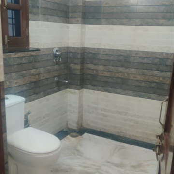 Bathroom in 6+ BHK Independent House at DLF Independent Floors, Dlf Cyber City – for Sale