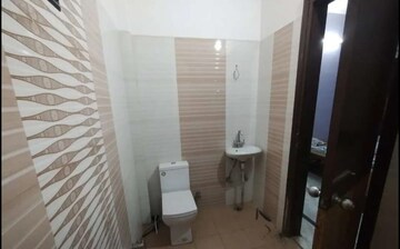 Bathroom in 3 BHK Apartment at Unitech Uniworld Gardens, Sector 47 – for Sale