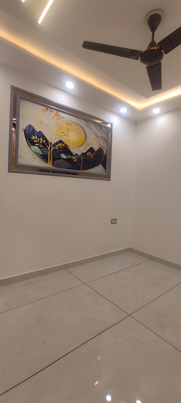 Furnished Amenities in 3.5 BHK Builder Floor at Dwarka Mor – for Sale