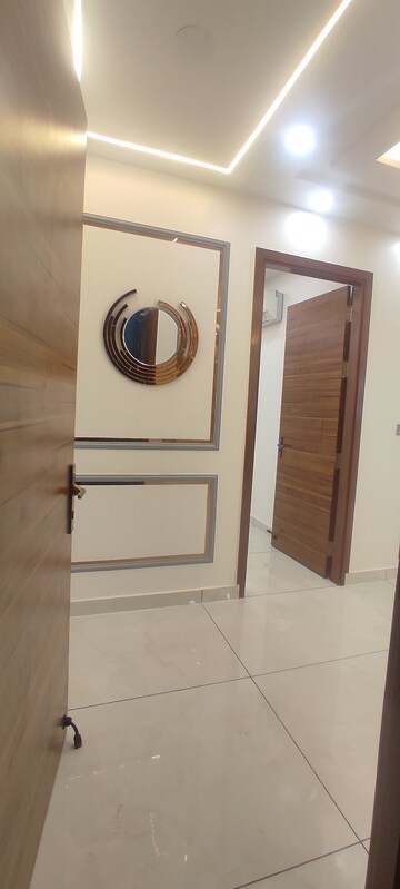 Furnished Amenities in 3.5 BHK Builder Floor at Dwarka Mor – for Sale
