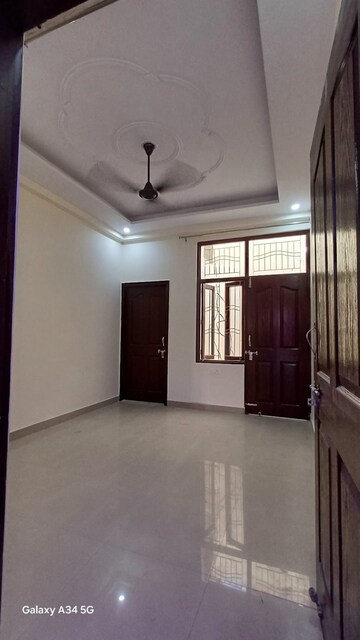 Room in 3 BHK Builder Floor at Silver City Meerut, Modipuram – for Sale
