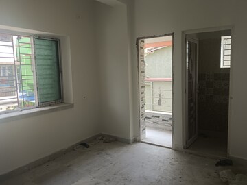 Room in 2 BHK Apartment at Behala Chowrasta – for Sale