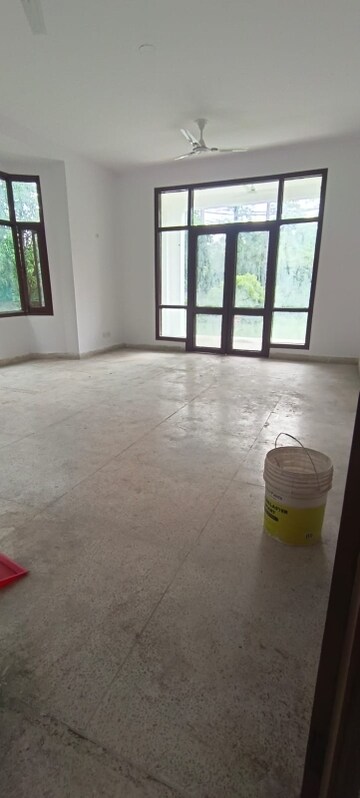 Room in 5 BHK Villa at Sainik Farm – for Sale