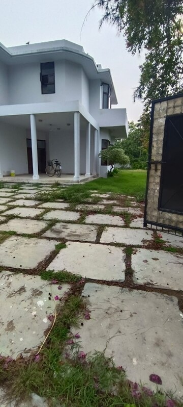 5 BHK Villa For Sale in Sainik Farm