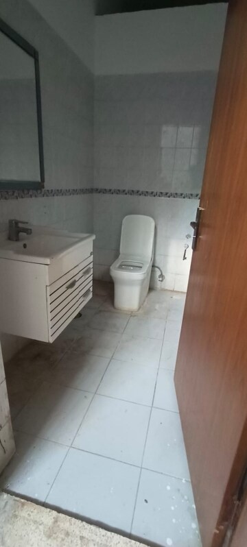 Bathroom in 5 BHK Villa at Sainik Farm – for Sale