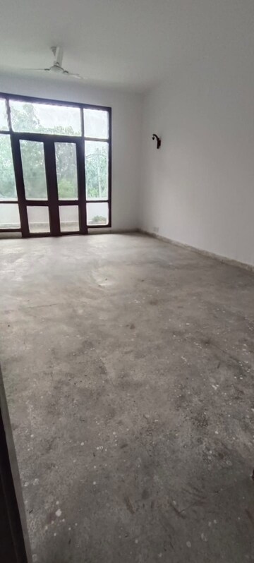 Room in 5 BHK Villa at Sainik Farm – for Sale