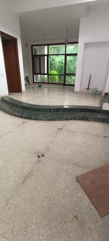 5 BHK Villa – Exterior View View at Sainik Farm - for Sale