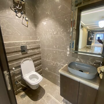 Bathroom in 3 BHK Builder Floor at BPTP Parkland Pride, Sector 77 – for Sale